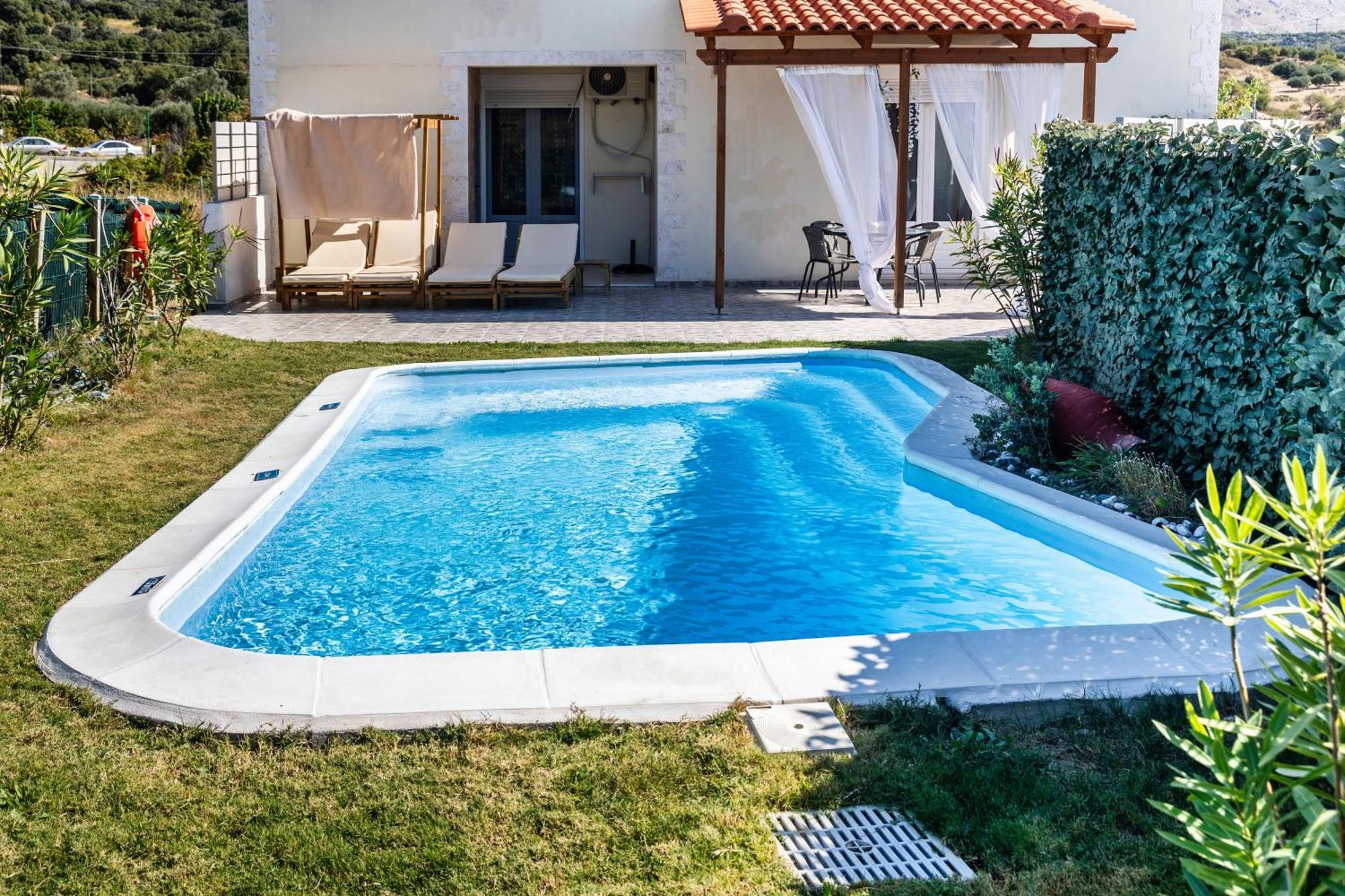 Villa Marilis House, Private Pool, Wifi, Mountain View, Netflix, Self-check-in