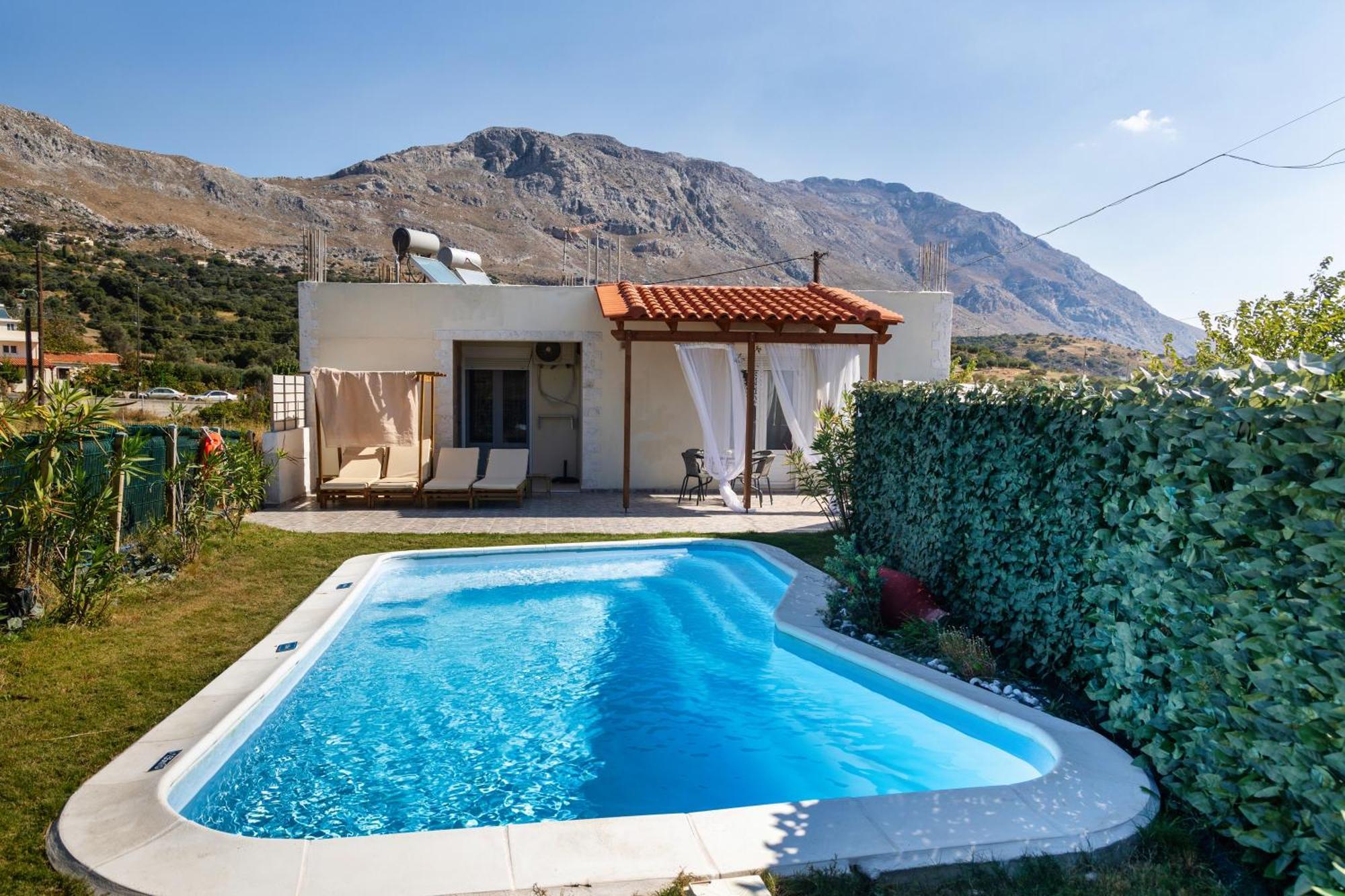 Villa Marilis House, Private Pool, Wifi, Mountain View, Netflix, Self-check-in Ardaktos