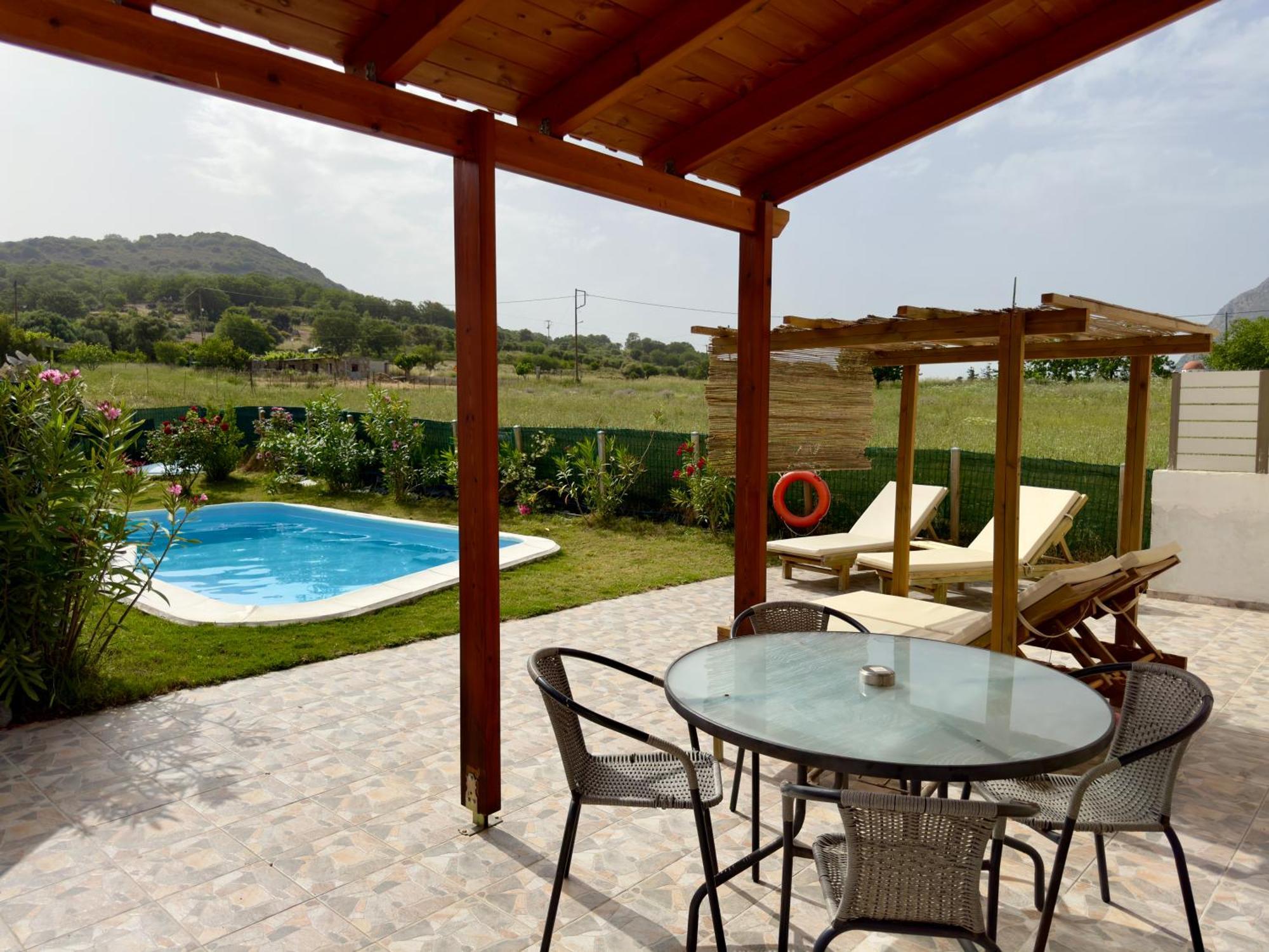 Villa Marilis House, Private Pool, Wifi, Mountain View, Netflix, Self-check-in *